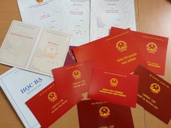 Làm chứng chỉ giả nghĩa là gì?